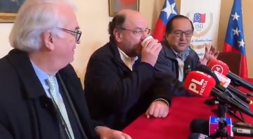 Ministro Moreno tranquiliza a la gente de Osorno tras informe del Minsal: “El agua está perfectamente apta” Ministro Moreno tranquiliza a la gente de Osorno tras informe del Minsal: