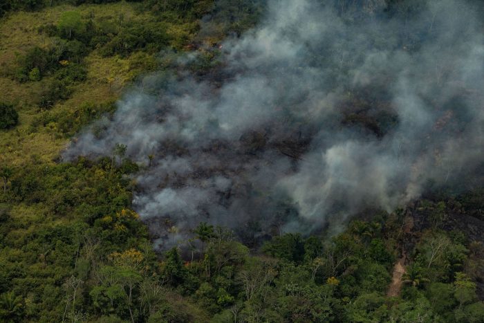 Greenpeace sobrevuela el Amazonas y documenta extensión y alcance del fuego Greenpeace sobrevuela el Amazonas y documenta extensión y alcance del fuego