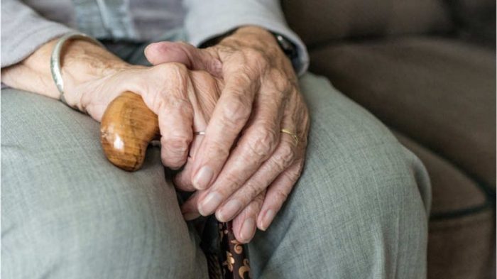 COVID-19 en Argentina: joven contagió y causó la muerte de su abuelo tras haber asistido a una fiesta vulnerando la cuarentena COVID-19 en Argentina: joven contagió y causó la muerte de su abuelo tras haber asistido a una fiesta vulnerando la cuarentena