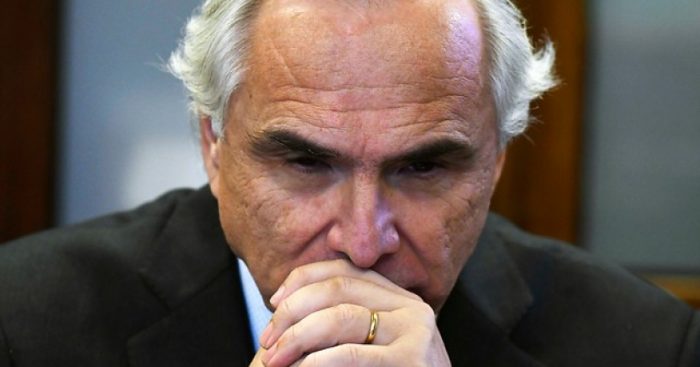 Dichos de Chadwick enredan votación de Ley Corta Antiterrorista y acusan al ministro del Interior de tener “tejado de vidrio” Dichos de Chadwick enredan votación de Ley Corta Antiterrorista y acusan al ministro del Interior de tener “tejado de vidrio”