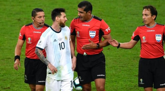 Comisión de Árbitros de Conmebol admite mal uso de VAR en el Brasil vs Argentina de la Copa América Comisión de Árbitros de Conmebol admite mal uso de VAR en el Brasil vs Argentina de la Copa América