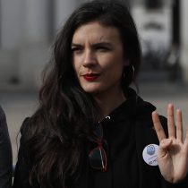Sigue el round con el Gobierno: Camila Vallejo pide a Monckeberg dejar que el proyecto de 40 horas “siga su trámite en paz”