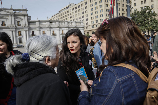 Camila Vallejo y Gael Yeomans le ponen presión al Gobierno y apuran despacho del proyecto de “40 horas” Camila Vallejo y Gael Yeomans le ponen presión al Gobierno y apuran despacho del proyecto de “40 horas”