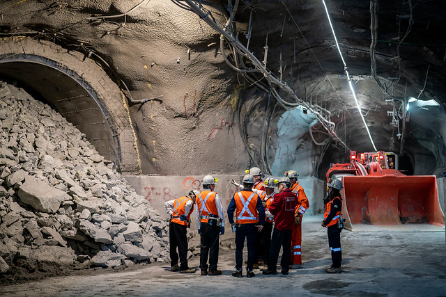 Codelco corta la cinta de Chuquicamata subterránea y Piñera le pide “mejorar la productividad” Codelco corta la cinta de Chuquicamata subterránea y Piñera le pide “mejorar la productividad”