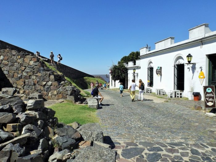 Colonia: el lugar turístico uruguayo que seduce con gastronomía y tradiciones Colonia: el lugar turístico uruguayo que seduce con gastronomía y tradiciones