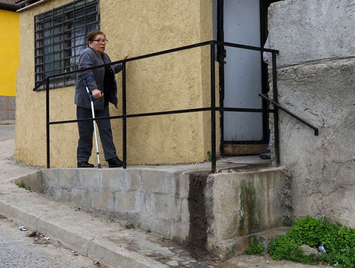 Sólo pasa en Chile: vecina de Viña del Mar queda con arresto domiciliario por construir rampa afuera de su casa Sólo pasa en Chile: vecina de Viña del Mar queda con arresto domiciliario por construir rampa afuera de su casa