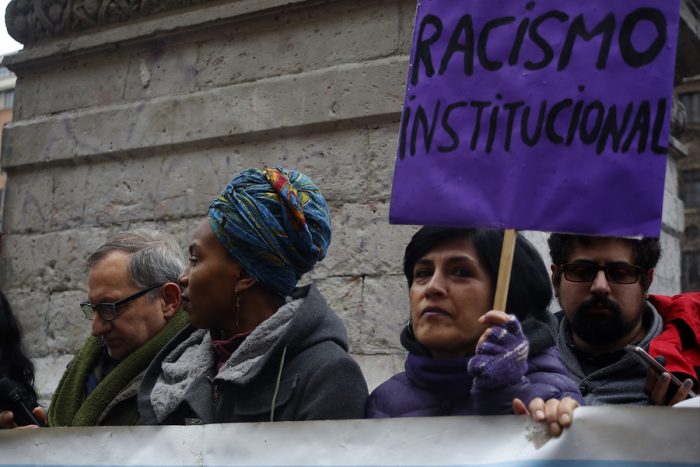 «Secretaría de Mujeres Inmigrantes» realizará feria y pañuelazo antirracista en respuesta a la marcha «antiinmigrante» «Secretaría de Mujeres Inmigrantes» realizará feria y pañuelazo antirracista en respuesta a la marcha «antiinmigrante»