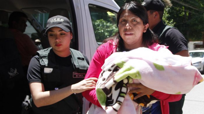 Gendarmería notifica sanciones por el caso de Lorenza Cayuhan, la mapuche que dio a luz engrillada Gendarmería notifica sanciones por el caso de Lorenza Cayuhan, la mapuche que dio a luz engrillada