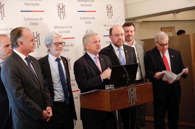 Gobierno intenta salvar los “tiempos mejores” con amplio paquete de medidas económicas y sociales Gobierno intenta salvar los