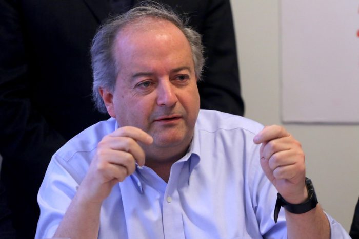 El choque de Monckeberg con Vallejo por las 40 horas: ministro propone fusión y diputada acusa guerra contra su proyecto El choque de Monckeberg con Vallejo por las 40 horas: ministro propone fusión y diputada acusa guerra contra su proyecto