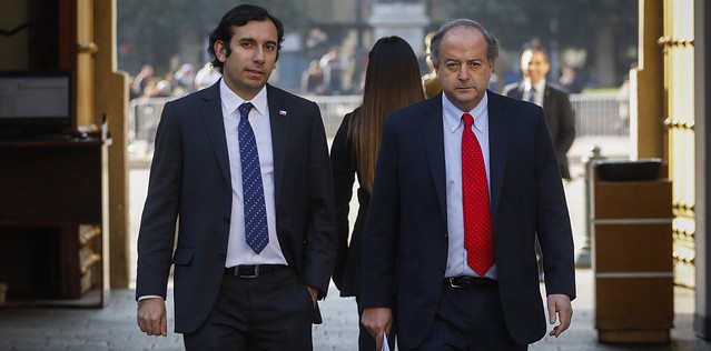 Camila Vallejo gana “gallito” y La Moneda introduce modificaciones a su proyecto de jornada laboral Camila Vallejo gana “gallito” y La Moneda introduce modificaciones a su proyecto de jornada laboral
