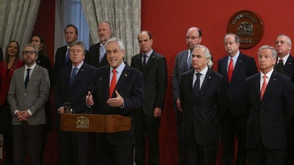Abuso de la demagogia comunicacional de La Moneda: cuando las “cuñas” chocan con las cifras y la realidad Abuso de la demagogia comunicacional de La Moneda: cuando las