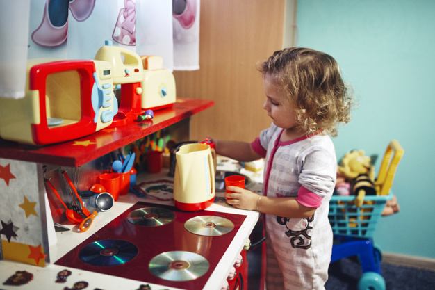 «Esto no es un juego»: el 72% de los juguetes para niñas son de labores domésticas y belleza