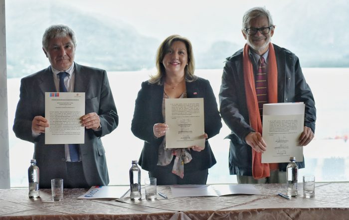 En medio del escándalo de Nova Austral, industria de los salmones firma acuerdo con el Gobierno para fortalecer el negocio En medio del escándalo de Nova Austral, industria de los salmones firma acuerdo con el Gobierno para fortalecer el negocio