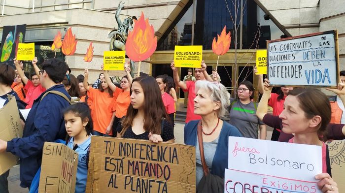 El fuego en la Amazonía moviliza al mundo y enfrenta a Bolsonaro con las potencias europeas El fuego en la Amazonía moviliza al mundo y enfrenta a Bolsonaro con las potencias europeas