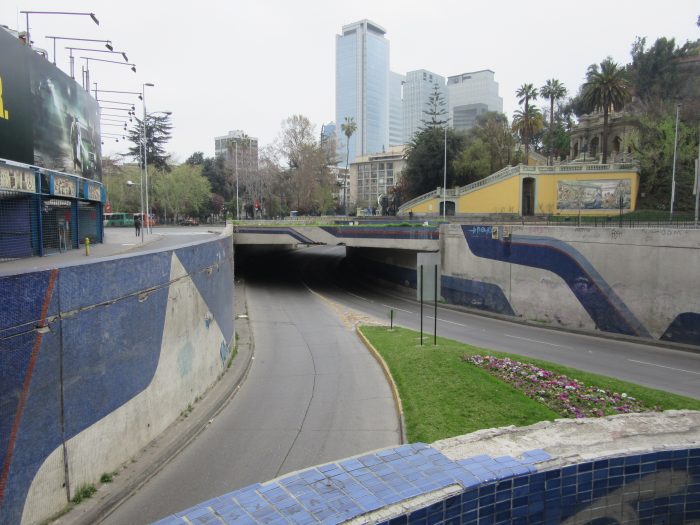 Nemesio Antúnez y el mural del paso bajo nivel de Santa Lucía Nemesio Antúnez y el mural del paso bajo nivel de Santa Lucía