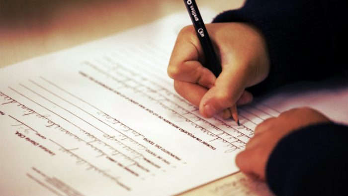 La caja negra del Simce y las irregularidades en la licitación y revisión de la prueba de escritura de sexto básico La caja negra del Simce y las irregularidades en la licitación y revisión de la prueba de escritura de sexto básico