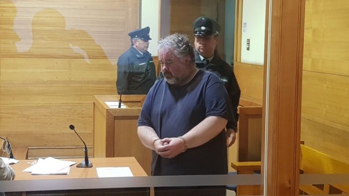 La insólita explicación de turista alemán que fue detenido por realizar “perro muerto” en varios restaurantes La insólita explicación de turista alemán que fue detenido por realizar