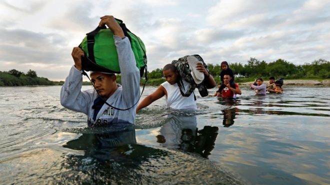 Crisis migratoria: el controvertido respaldo de la Corte Suprema a la última medida de Donald Trump para frenar la inmigración Crisis migratoria: el controvertido respaldo de la Corte Suprema a la última medida de Donald Trump para frenar la inmigración