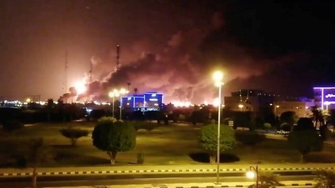 Arabia Saudita recorta a la mitad su producción de crudo y gas tras ataques con drones contra sus instalaciones petroleras Arabia Saudita recorta a la mitad su producción de crudo y gas tras ataques con drones contra sus instalaciones petroleras