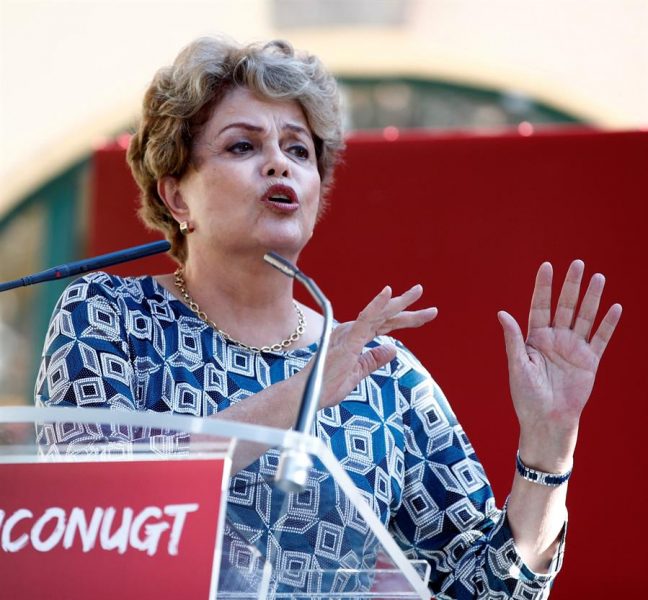 Rousseff acusa a Bolsonaro de aprovechar incendios en la Amazonía para «la explotación mineral» Rousseff acusa a Bolsonaro de aprovechar incendios en la Amazonía para