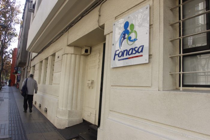 Diputados RN se reúnen con Mañalich para pedir apoyo a proyecto que sanciona a médicos que prefieren el sector privado Diputados RN se reúnen con Mañalich para pedir apoyo a proyecto que sanciona a médicos que prefieren el sector privado