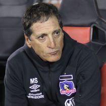Se le vino la noche al comandante: hinchas de Colo-Colo gritan cántico pidiendo la salida de Mario Salas