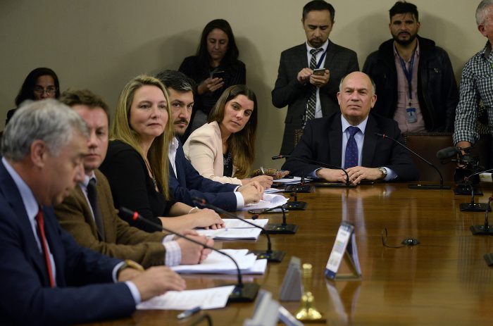 Comisión recomendó a la Cámara de Diputados rechazar acusación constitucional contra ministra Cubillos Comisión recomendó a la Cámara de Diputados rechazar acusación constitucional contra ministra Cubillos