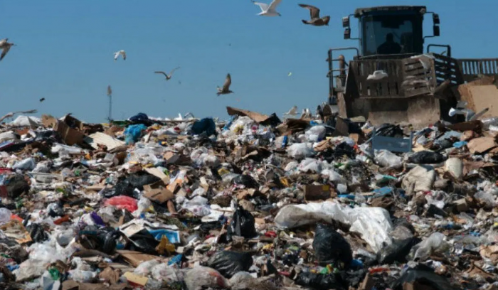 La otra cara de Chiloé: basura desborda la isla y plan de emergencia amenaza con contaminar las aguas subterráneas La otra cara de Chiloé: basura desborda la isla y plan de emergencia amenaza con contaminar las aguas subterráneas