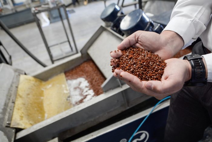 “Atando Cabos”: reciclando los residuos plásticos de la industria pesquera “Atando Cabos”: reciclando los residuos plásticos de la industria pesquera