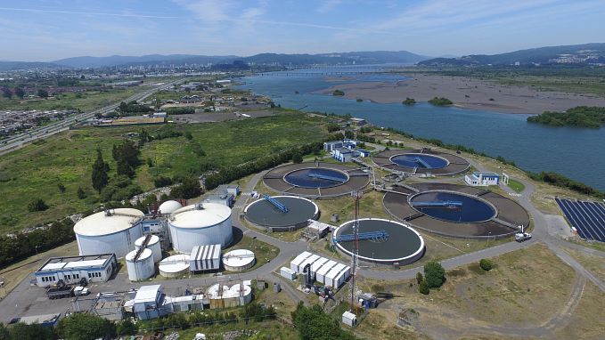 El conflicto de Essbio: sanitaria es acusada de verter aguas servidas al río y de llegar a acuerdos extrajudiciales El conflicto de Essbio: sanitaria es acusada de verter aguas servidas al río y de llegar a acuerdos extrajudiciales