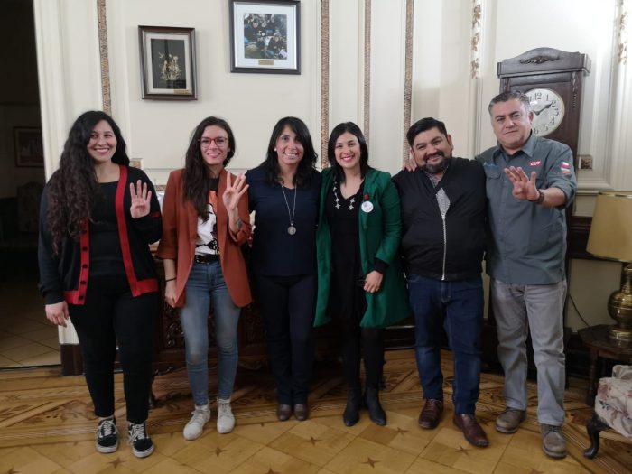 Intendenta reafirma su “lealtad” con el gobierno tras polémica foto con diputadas Cariola y Vallejo Intendenta reafirma su