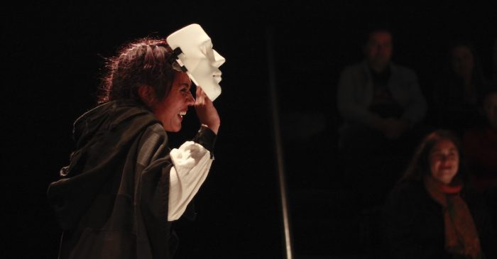 Obra “Hamlet, álbum de familia” en Sala Negra UV, Valparaíso Obra “Hamlet, álbum de familia” en Sala Negra UV, Valparaíso