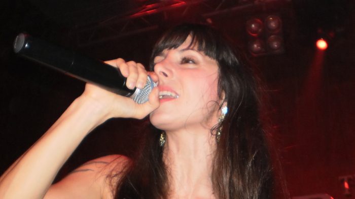 Mala Rodríguez desafía al talento local a rapear en plena Plaza Italia Mala Rodríguez desafía al talento local a rapear en plena Plaza Italia