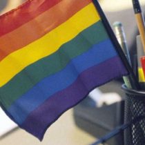 Guía británica sobre inclusión LGBT incorpora recomendaciones para empleadores chilenos