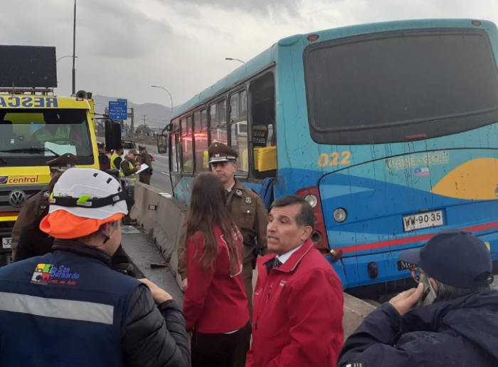 Accidente de bus dejó dos personas fallecidas en Lo Espejo Accidente de bus dejó dos personas fallecidas en Lo Espejo