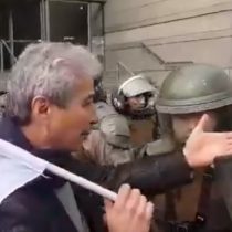 “¡No me empuje!”: Mario Aguilar denuncia represión de Carabineros en medio de la protesta nacional