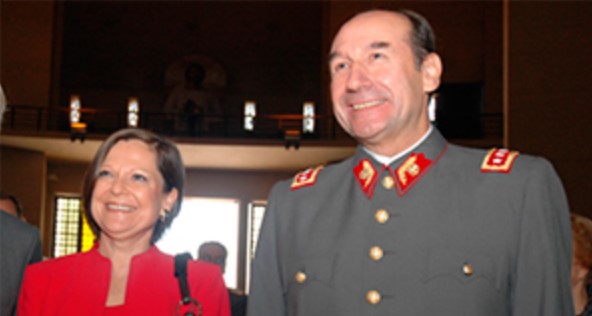 Los «olvidos» de Anita Pinochet: esposa de Fuente-Alba sufre de «amnesia» cada vez que le preguntan por sus gastos Los