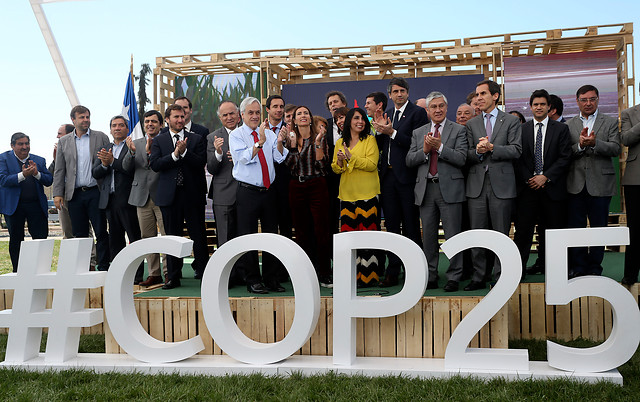 Fernando Barros queda solo: empresarios y Gobierno se desmarcan de postura del exasesor de Piñera contra la COP25 Fernando Barros queda solo: empresarios y Gobierno se desmarcan de postura del exasesor de Piñera contra la COP25