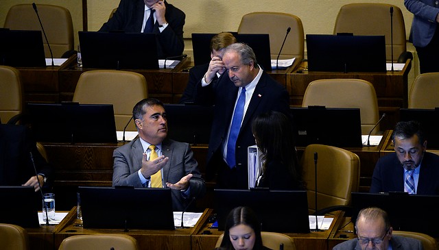 El difícil panorama legislativo de Monckeberg: ministro no consigue alinear a diputados del oficialismo frente al proyecto de 40 horas El difícil panorama legislativo de Monckeberg: ministro no consigue alinear a diputados del oficialismo frente al proyecto de 40 horas
