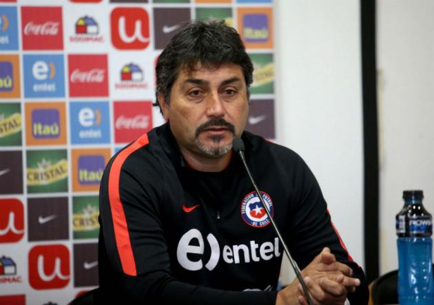 DT José Letelier se defiende tras acusación por «actitudes indebidas»: «Una jugadora recibió mensajes que supuestamente eran de mi esposa» DT José Letelier se defiende tras acusación por «actitudes indebidas»: «Una jugadora recibió mensajes que supuestamente eran de mi esposa»