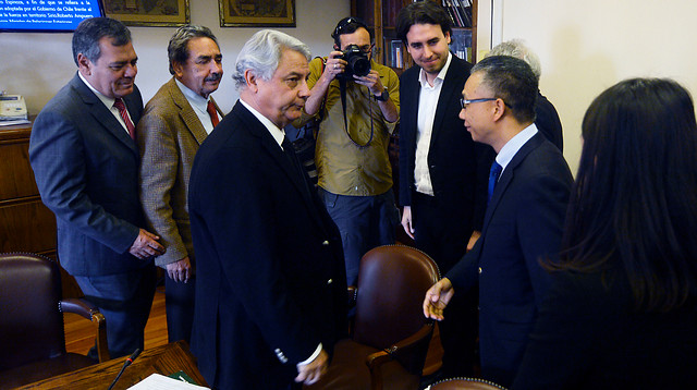 Polémica entre el diputado Bellolio y el embajador chino abre flanco para la Cancillería Polémica entre el diputado Bellolio y el embajador chino abre flanco para la Cancillería