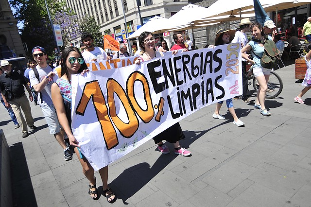 “El futuro del planeta está en marcha”: Fridays for Future Santiago inaugura Semana por la Acción Climática con movilización mundial