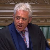 Otra jornada intensa en el Parlamento británico: dimite el “speaker” y se suspenden las sesiones por cinco semanas