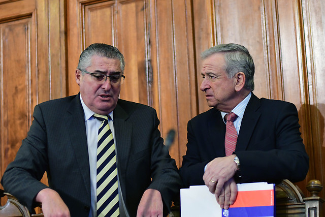 “Es una presión burda”: oposición critica la jugada de Hacienda de incorporar recursos potenciales de la Reforma Tributaria en Presupuesto 2020 “Es una presión burda”: oposición critica la jugada de Hacienda de incorporar recursos potenciales de la Reforma Tributaria en Presupuesto 2020
