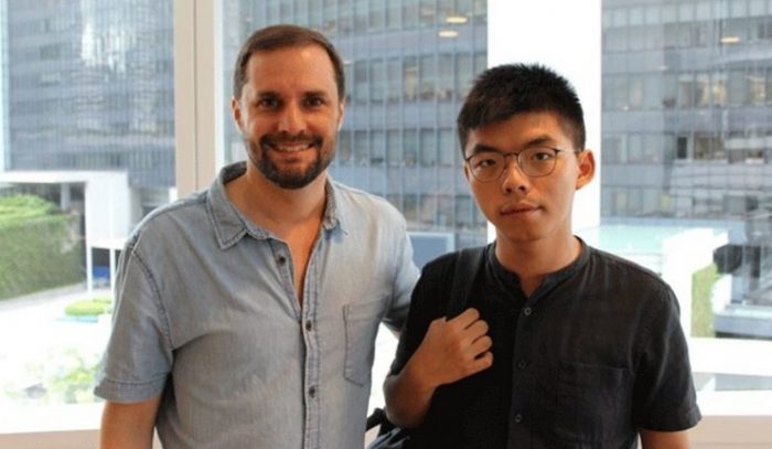Conflicto de Hong Kong se instala con todo en Chile: Joshua Wong acusa a embajador chino Xu Bu de mentirle a los chilenos Conflicto de Hong Kong se instala con todo en Chile: Joshua Wong acusa a embajador chino Xu Bu de mentirle a los chilenos