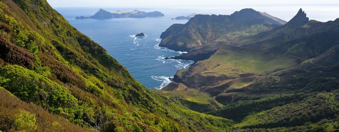 Despiden a director regional de CONAF por oponerse a “búsqueda de tesoro” en Parque Nacional Archipiélago Juan Fernández Despiden a director regional de CONAF por oponerse a “búsqueda de tesoro” en Parque Nacional Archipiélago Juan Fernández
