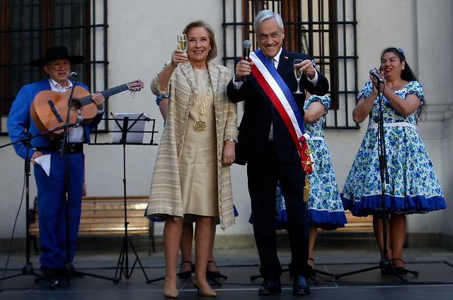 Piñera da inicio a las Fiestas Patrias desde La Moneda y llama a romper «clima de pesimismo» Piñera da inicio a las Fiestas Patrias desde La Moneda y llama a romper