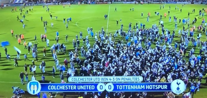 Algarabía total: equipo de la cuarta división de Inglaterra eliminó al Tottenham e hinchas invadieron la cancha a modo de celebración Algarabía total: equipo de la cuarta división de Inglaterra eliminó al Tottenham e hinchas invadieron la cancha a modo de celebración