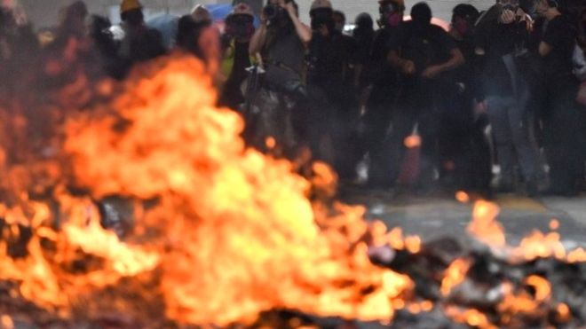 Protestas en Hong Kong: primer herido de bala en el territorio autónomo en el 70º aniversario de la China comunista Protestas en Hong Kong: primer herido de bala en el territorio autónomo en el 70º aniversario de la China comunista